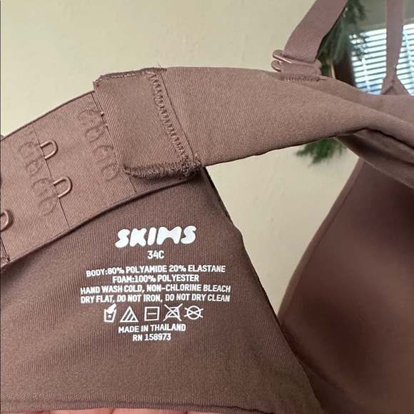 SKIMS Fits Everybody T-SHIRT BRA Limited edition in Umber NWOT size 34C - Picture 5 of 7